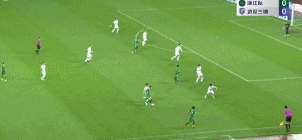 1664890092898021971.gif 【中超】大奎梁诺恒建功马尔康倒勾 浙江队2比1三镇