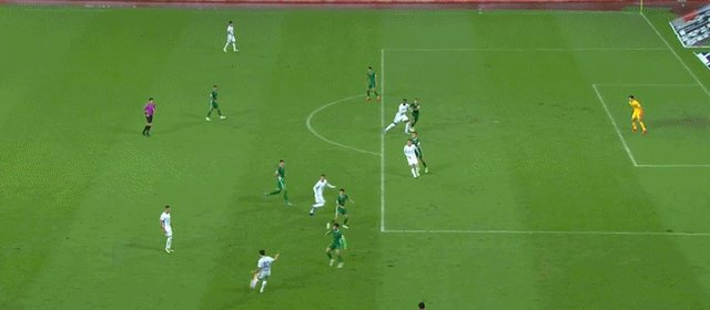 1664890107979086763.gif 【中超】大奎梁诺恒建功马尔康倒勾 浙江队2比1三镇